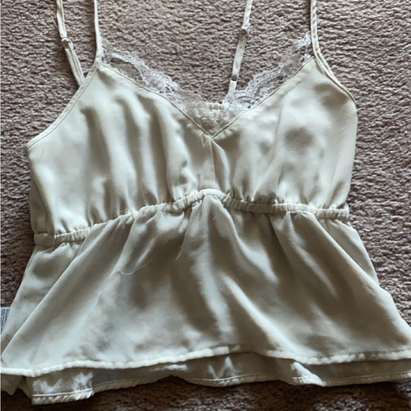 Don’t really reach for it anymore but it’s such a cute top. Size meduim - Picture 2 of 2